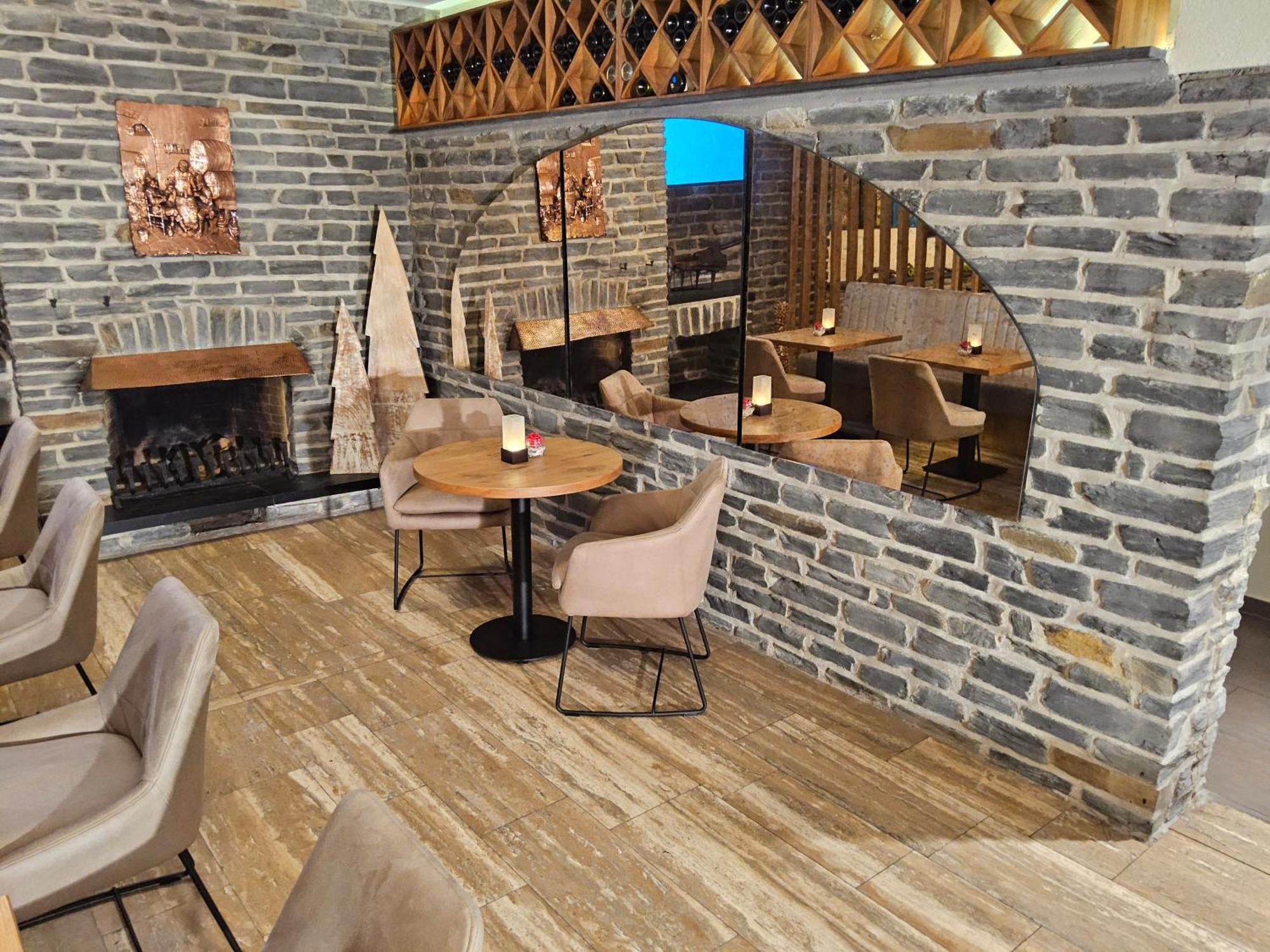 Christiana'S Wein & Art Hotel แบร์นคาสเทล-คืสท์ ภายนอก รูปภาพ