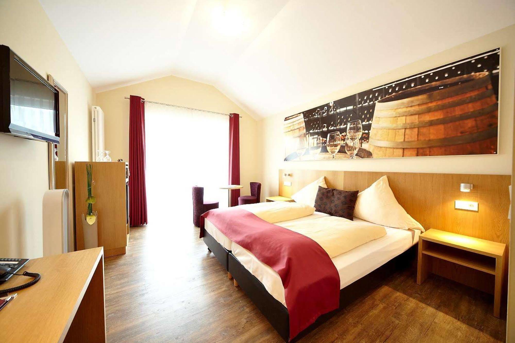 Christiana'S Wein & Art Hotel แบร์นคาสเทล-คืสท์ ภายนอก รูปภาพ